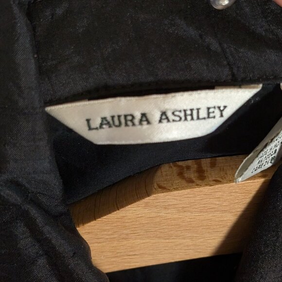 Laura Ashley Black Floral Silk Jacket Lined Embroidered Button Down sz M Cottage - Picture 4 of 8